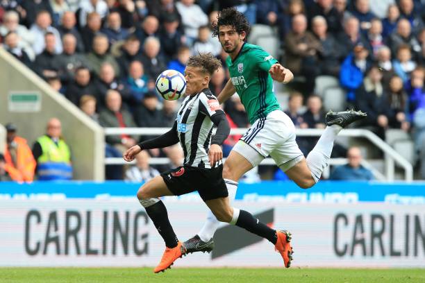 他利用自己 他利用自己